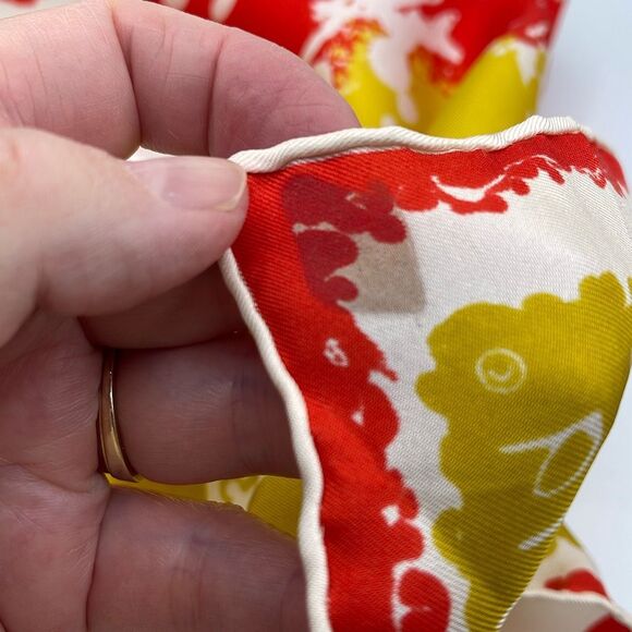 Vintage Vera Neumann long rectangular silk hand rolled scarf. - Picture 3 of 6